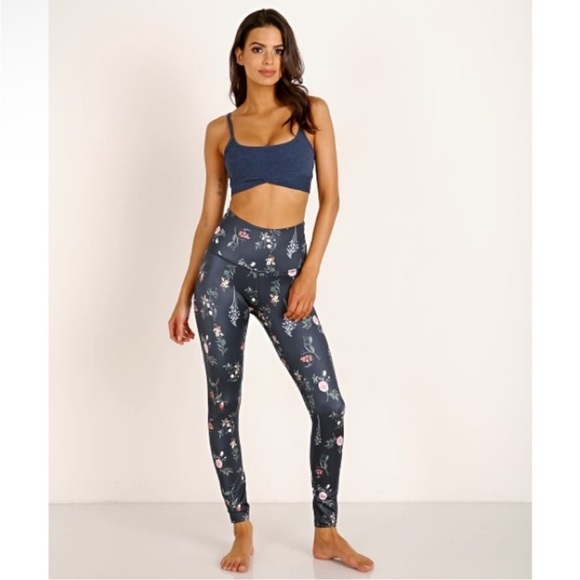 NWOT BEYOND YOGA beautiful printed leggings - Picture 2 of 10
